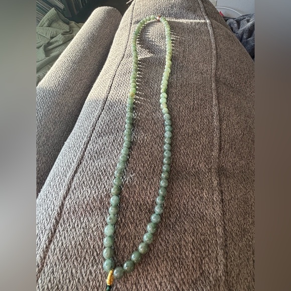 Grade A Jade Beaded Necklace and Pendant - Picture 4 of 8